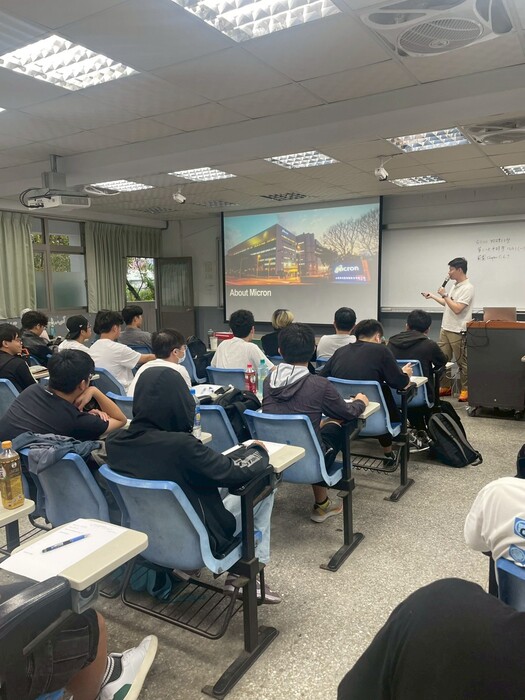 [114.11.17] 專題演講：114-1「化工生技概論」專題講座－台灣美光記憶體 高士涵工程師「美光工程師日常來嘍~」圖片