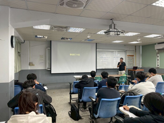 [114.11.10] 專題演講：114-1「化工生技概論」專題講座－星展銀行 數據分析部 陳逸凡協理「關於跨領域-從學校到工作」圖片