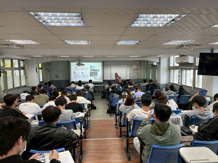 [114.11.24] 專題演講：114-1「化工生技概論」專題講座－國立聯合大學 能源工程系 盧芊彤助理教授「長效型液流電池儲能技術」圖片